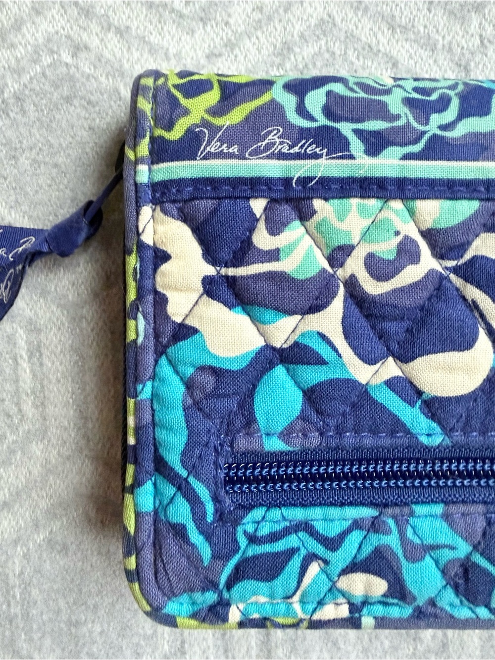 Vera Bradley Wallet Retired Blue Green Floral Quilted Turn Lock Zip Around EUC - Picture 12 of 14